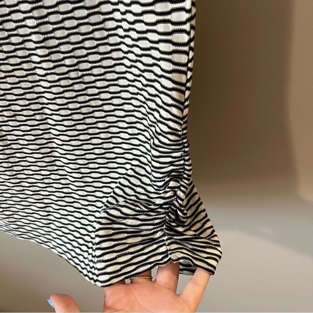 St. John Short Sleeve Top - Picture 6 of 13